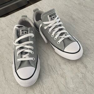 Women’s size 8.5 Converse runners! NWOB